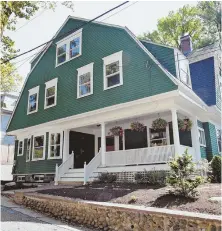  ?? STAFF PHOTOS BY FAITH NINIVAGGI ?? ELEGANCE: The house at 88 Avon Hill St. in Cambridge was always intended to be home to two single families.