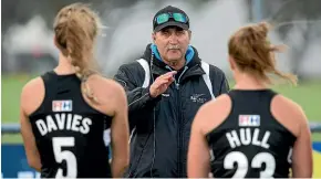  ?? STUFF ?? Black Sticks coach Mark Hager makes his point to the women’s team.