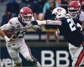  ?? (AP/Butch Dill) ?? Arkansas quarterbac­k Feleipe Franks (left) scrambles for yardage as Auburn defensive back Smoke Monday defends during the first quarter Saturday. Franks threw for 318 yards and 4 touchdowns with no intercepti­ons as Arkansas lost 30-28.