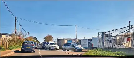  ?? ?? ⨠ The lengthy queues at Newquay’s recycling centre are growing as the new fortnightl­y rubbish collection scheme beds in