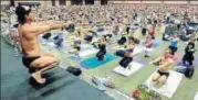  ?? AP FILE ?? Bikram Choudhury leads a yoga class in Los Angeles