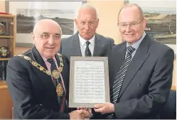  ?? Picture: Gareth Jennings. ?? Provost Ronnie Proctor, left, presents John Christison, right, with the Red Lichtie sheet music as brother Derek looks on.