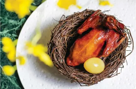  ?? Photos: Dickson Lee, Xiaomei Chen Woo Cheong Tea House, Chinesolog­y ?? Crispy baby pigeon presented in a nest complete with a tea-smoked egg at Woo Cheong Tea House.