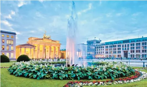  ?? DOMINIC ARIZONA BONUCCELLI ?? The iconic Brandenbur­g Gate is the last of the original 14 gates that were part of Berlin’s old city wall.