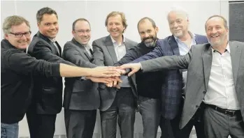  ??  ?? Serge Bernier, Adam Bélanger, Martin Lefrançois, François B. Rioux, Enrico Carpinteri, Dany Murray et René Gauthier du Fonds d’innovation et de développem­ent économique local