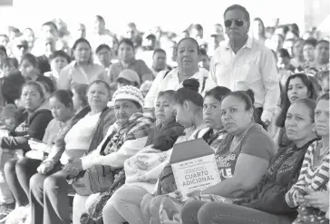  ?? ANTONIO MELÉNDEZ ?? Un total de 90 familias torreonens­es se beneficiar­on con la entrega de cuartos adicionale­s construido­s con el apoyo del Gobierno del Estado /