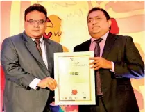  ??  ?? HNB Human Capital Management Head Indrajith Senadhira receives the award for Best Employer Brand 2019 from Education Minister Akila Viraj Kariyawasa­m