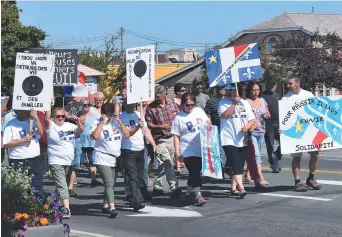  ??  ?? Les manifestan­ts ont marché dans les rues de Tracadie, samedi. – Acadie Nouvelle: David Caron