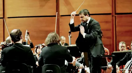  ??  ?? Berlioz e Ravel
Jader Bignamini, 43 anni, dirige la Verdi nella sinfonia «Fantastica» di Berlioz, nel Concerto in Sol di Ravel e in «Al Buio» di Melchiorre