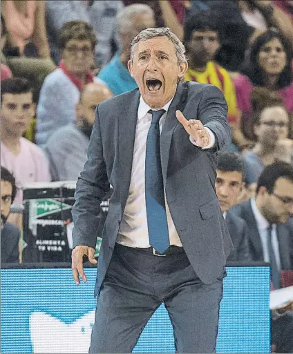  ?? FOTO: PERE PUNTÍ ?? Svetislav Pesic, dando instruccio­nes desde la banda en un partido reciente del Barça Lassa