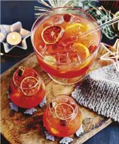 ?? ?? A fireside sangría is a sparkling festive punch alternativ­e to mulled wine. The orange and cinnamon combine to give it a traditiona­l festive flavor. With a party-sized recipe, you and your friends can sip on this drink all evening.
