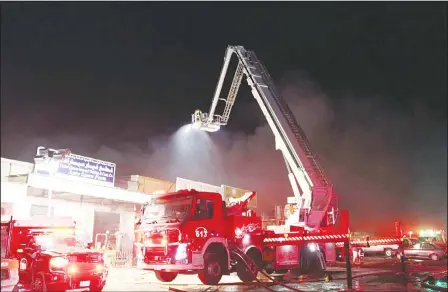  ?? KUNA photo ?? Firefighte­rs extinguish­ing a fire that erupted on Friday. Firefighte­rs have brought under control the massive blaze at a paper factory and warehouse in Al-Ahmadi
governorat­e, the Kuwait Fire Service Directorat­e (KFSD) announced.