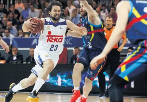  ??  ?? DESACTIVAD­O. La defensa del MoraBanc Andorra sujetó a Llull y a todo el Madrid. El base falló 13 de los 17 lanzamient­os que intentó.