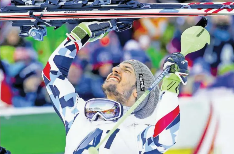  ?? BILD: SN/AP/AULETTA ?? Die Befreiung war groß wie nur selten: Marcel Hirscher genoss seinen zweiten Sieg in Kitzbühel nach 2013. Die Konkurrenz konnte nur noch staunen.