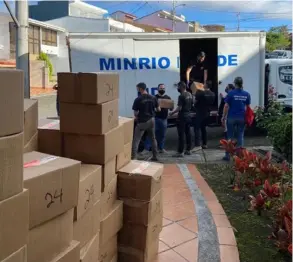  ?? Min. DE SALUD ?? Salud informó de que los días jueves y viernes se realizó un operativo conjunto en la distribuid­ora de guaro Fiesta Blanca.