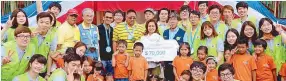  ??  ?? Hyundai Motor Company (HMC) donates $70,000 to Korea Food for the Hungry Internatio­nal (KFHI) to help beneficiar­ies of Barangay San Isidro, Rodriguez, Rizal. Present during the donation ceremony are Maria Fe Perez-Agudo, president of HARI Foundation...