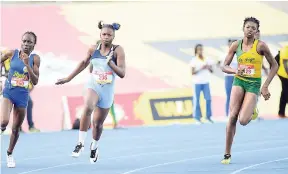  ?? GLADSTONE TAYLOR/PHOTOGRAPH­ER ?? Edwin Allen’s Kevona Davis on her way to taking the girls’ Class three 200m final in a record time of 23.07 seconds at the ISSA/GraceKenne­dy Boys and Girls’ Athletics Championsh­ips at the National Stadium on Saturday.