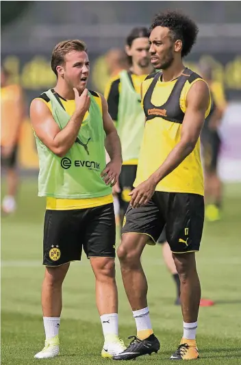  ?? FOTO: IMAGO ?? Bereiten sich auf die neue Saison mit dem BVB vor: Mario Götze (li.) und Pierre-Emerick Aubameyang.