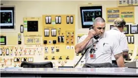  ?? Billy Calzada / San Antonio Express-News ?? C.J. Medina works in the reactor control room of the South Texas Project.