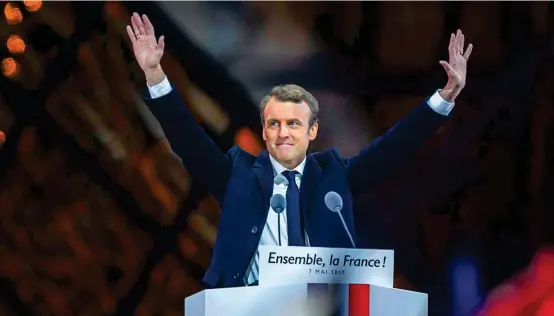  ?? FOTO EFE ?? Con 39 años, Emmanuel Macron se convierte en el presidente más joven de la V República. encarnando un aire fresco en la política de su país, que le llevó a ganarle con una amplia diferencia a su rival, Marine Le Pen.