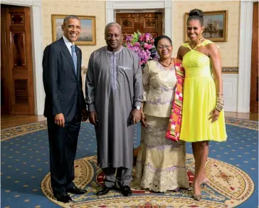 ??  ?? Photo ci-dessous :
John Dramani Mahama, alors président du Ghana, est reçu à la Maison-Blanche par le président Barack Obama, le 5 août 2014. Il avait remporté l’élection de 2012 face à Nana Akufo-Addo, avant de s’incliner contre lui en 2016. Les deux hommes devraient s’opposer pour la troisième fois lors des prochaines élections, prévues fin 2020. (© White House/ Amanda Lucidon)