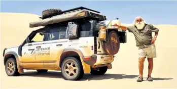  ?? ?? Kingsley and his Defender in the Western Desert, Egypt