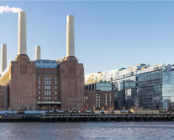  ?? ?? A new look: The Coaling Pier occasional­ly moonlights as an outdoor cinema