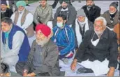  ?? SANJEEV KUMAR/HT ?? BJP leaders Surjit Kumar Jyani and Harjit Singh Garewal at the dera’s Punjab headquarte­rs at Salabatpur­a in Bathinda on Sunday.