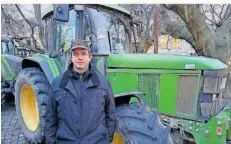  ?? FOTO: THOMAS SPONTICCIA ?? Landwirt Erhard Ecker (46) aus Niedaltdor­f beteiligte sich am Freitag an den Bauernprot­esten vor der Staatskanz­lei.