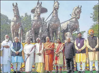  ?? PTI ?? President Droupadi Murmu with Haryana governor Bandaru Dattatreya, chief minister Manohar Lal Khattar and others in front of Krishna-arjuna bronze chariot in Kurukshetr­a on Tuesday.