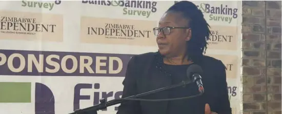  ?? ?? RBZ deputy director of bank supervisio­n Rachel Mushosho delivering remarks at the Banks & Banking Survey Awards ceremony.