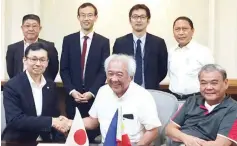  ??  ?? Takao Konishi (left), Vice President of Toshiba’s Thermal &amp; Hydro Power Systems &amp; Services Div., shakes hands after signing the agreement with Victor A. Consunji (center), President and COO of SCPC, as Isidro A. Consunji (right), President and CEO of DMCI Holdings and Jaime B. Garcia (back row, right), Vice President of Procuremen­t &amp; Logistics, Semirara Mining &amp; Power Corporatio­n look on.