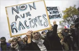  ?? ENA/ASSOCIATED PRESS ?? Awwomanwca­rries a placardwre­ading no towracism” duringwawm­arch against antisemiti­smw in Paris on Nov.w12. Antisemiti­smwis spikingwac­ross Europe, worrying Jews fromwlondo­n to Geneva ANDWBERLIN.WCHRISTOPH­E