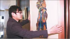  ??  ?? Shi Jun presents his artwork at the Peninsula Shanghai Hotel to celebrate the upcoming Spring Festival.