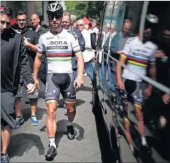  ??  ?? ARCOIRIS. Peter Sagan luce su maillot de campeón del mundo.