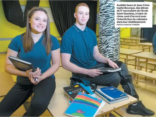  ?? PHOTO CHANTAL POIRIER ?? Audélie Seers et Jean-Christophe Bourque, des élèves de 5e secondaire de l’école Saint-Stanislas, à Saint-Jérôme, sont d’accord avec l’interdicti­on du cellulaire dans leur établissem­ent.