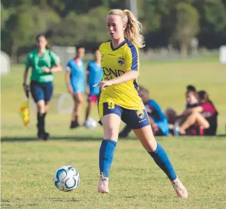  ?? Picture: CRAIG CLIFFORD ?? Gold Coast United’s Mackenzie Akins could do little to prevent a weekend loss.