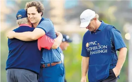  ?? COURTESY OF PNC FATHER/SON CHALLENGE ?? Gary Nicklaus Jr. embraces his grandfathe­r, golf legend Jack Nicklaus, during a strong first round at the PNC Father/Son Challenge Saturday in Orlando.