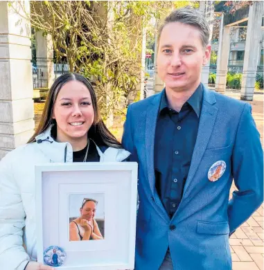  ?? Photo / Craig Kapitan ?? Ariana Hadley, with her brother Deon, outside the Auckland High Court after the trial into her mother’s 2020 killing.