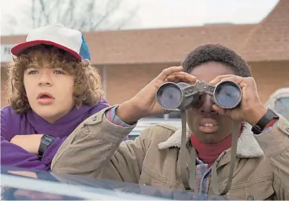  ??  ?? Compinches. Gaten Matarazzo es Dustin y Caleb McLaughlin es Lucas, los dos amigos de Mike y Will.