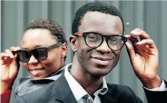  ?? PHOTOS: JULIE OLIVER/OTTAWA CITIZEN ?? Bôhten CEO and founder, Nana Osei, with publicist, Vanessa Myers, wears his eco-friendly wooden glasses.