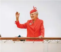  ?? ?? «Ηταν μια ενέργεια την οποία σκεφτόμουν για αρκετό καιρό. Πιστεύω ότι στο μέλλον θα τους κάνει καλό», δήλωσε η 82χρονη Μαργκρέτε, η μακροβιότε­ρη –και μοναδική πλέον– βασίλισσα της Ευρώπης.