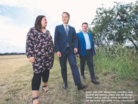  ?? Picture: PETER RISTEVSKI ?? WALK THIS WAY: Windermere councillor­s Kylie Grzybek and Anthony Aitken with MP Richard Marles (centre) want to unlock the beauty of the bay in the city’s north.