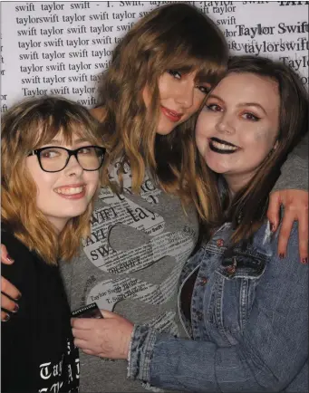  ??  ?? Hannah Horan and Ellie Kevitt Murphy (left) with Taylor Swift at Croke Park.