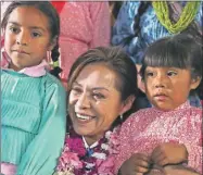  ??  ?? La candidata del PAN al gobierno mexiquense, Josefina Vazquez Mota, durante su visita a a la comunidad mazahua San Nicolás Guadalupe