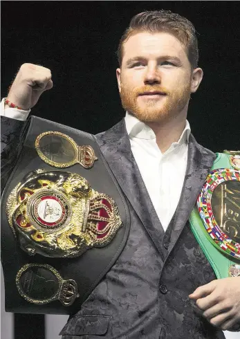  ??  ?? »El mexicano Saúl “Canelo” Álvarez presume de sus títulos mundiales.