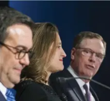  ?? GRAHAM HUGHES/THE CANADIAN PRESS FILE PHOTO ?? Canada’s Foreign Affairs Minister Chrystia Freeland, centre, and Mexico’s Secretary of Economy Ildefonso Guajardo Villarrea, left, listen to United States Trade Representa­tive Robert Lighthizer in Montreal.