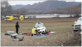  ?? (Photo J. B.) ?? Les enquêteurs de la gendarmeri­e cherchent à déterminer les circonstan­ces exactes de l’accident.