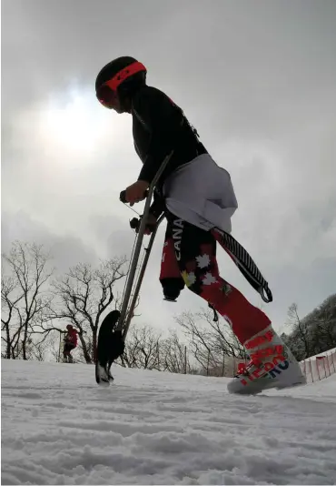  ?? Foto: dpa/Karl-Josef Hildenbran­d ?? Auf der Piste in Jeongseon kämpfen die alpinen Abfahrer am Sonnabend um die ersten Medaillen.