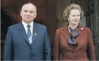  ?? THE ASSOCIATED PRESS FILES ?? Mikhail Gorbachev poses with British Prime Minister Margaret Thatcher at her official country residence in Chequers. A few days later, he made an impromptu visit to her London residence.